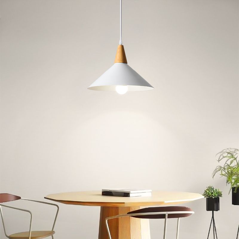 Valentina minimalistyczna lampa wisząca z metalu w kształcie kaptura, drewno naturalne