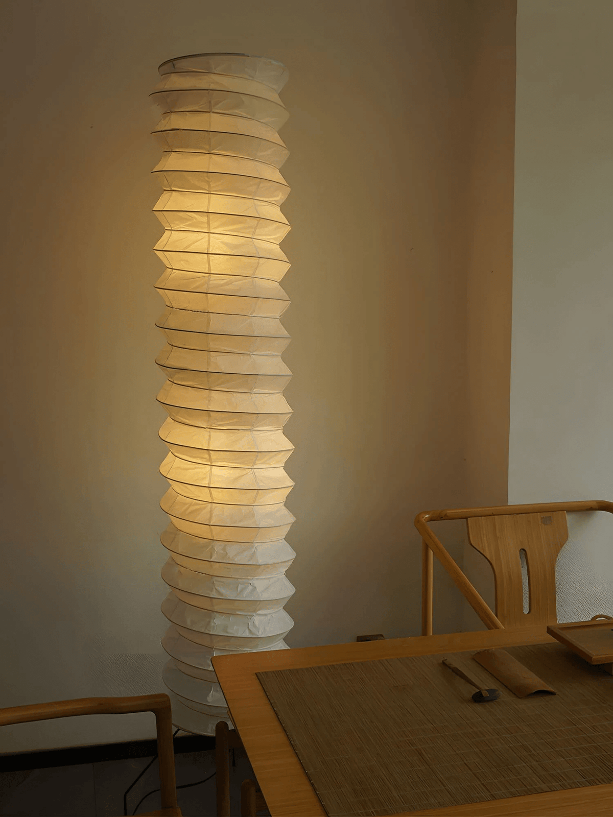 Soraine minimalistyczna lampa stojąca z papieru ryżowego