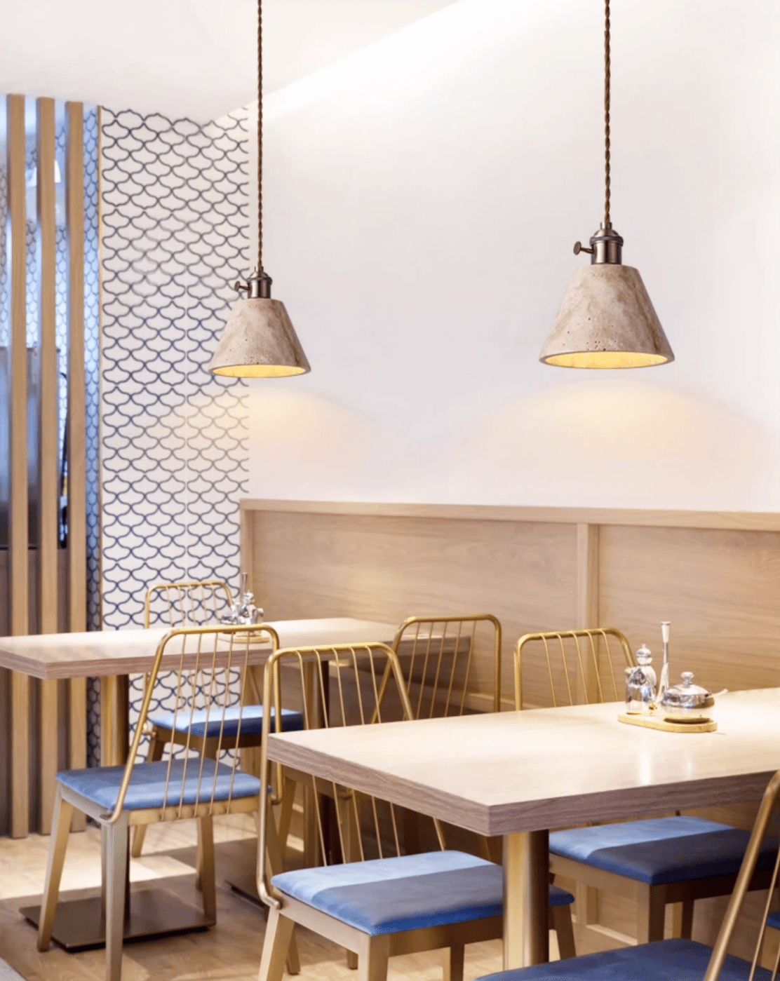 Zestaw lamp wiszących Ralw minimalistyczny ze żłotym Travertynem