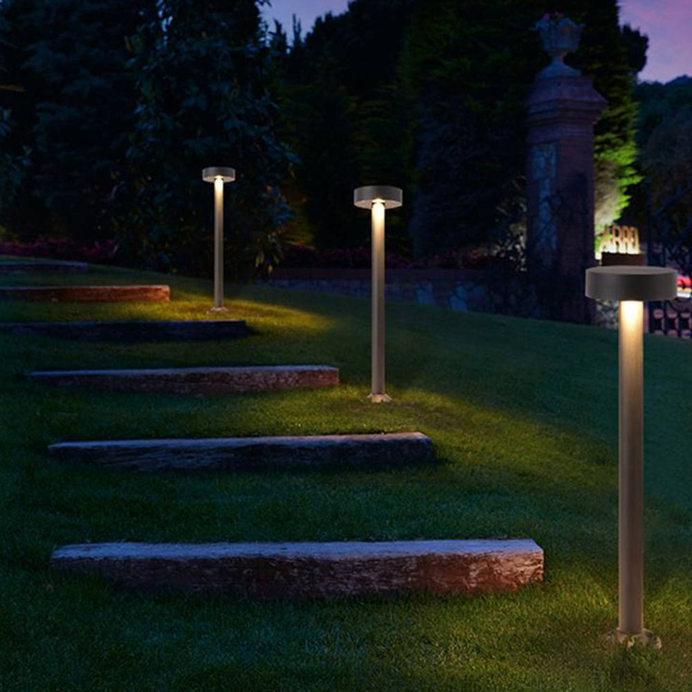 Ray nowoczesna zewnętrzna lampa ścieżkowa w kształcie latającego tacy z trzonkiem żarówki, czarna