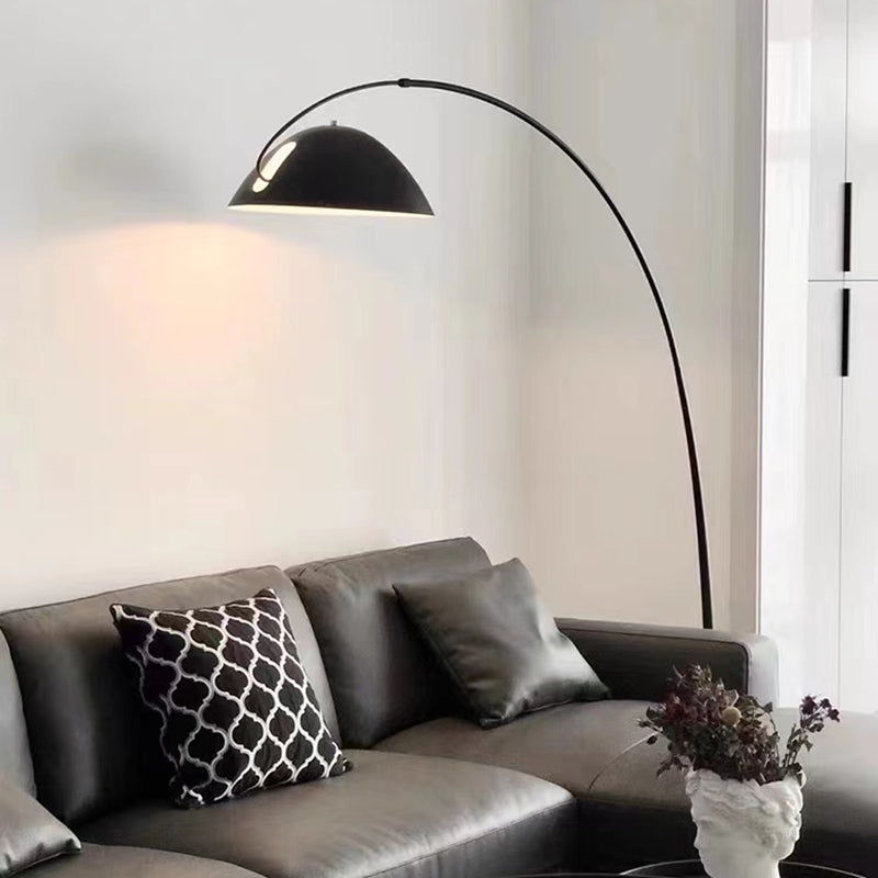Avi Modrn lampa stojąca z metalu w kolorze czarnym