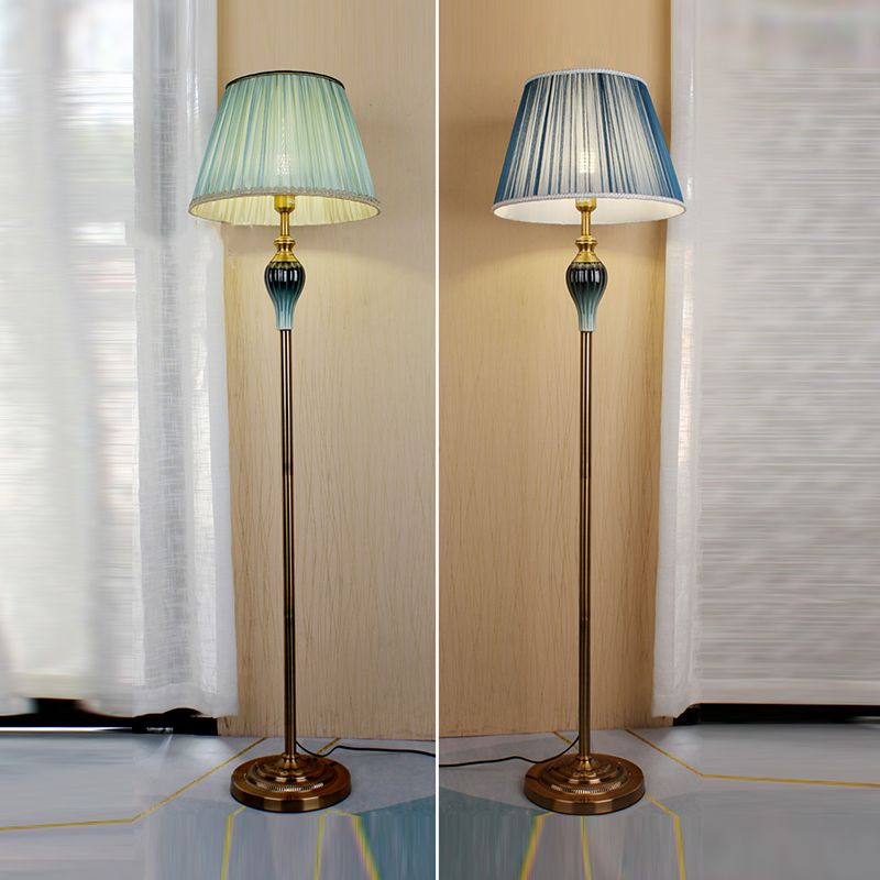 Eryn antyczna lampa stojąca, wielokolorowa, metal/tekstylia, sypialnia