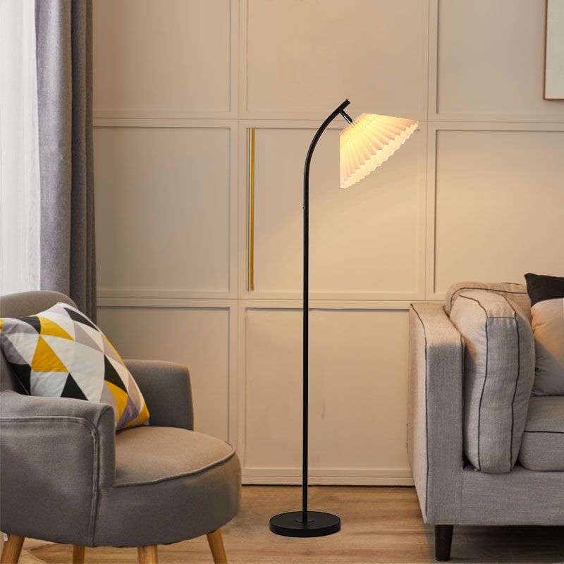 Ozawa nowoczesna lampa stojąca z metalowej łuku i fałdowanej tkaniny, kolor 3