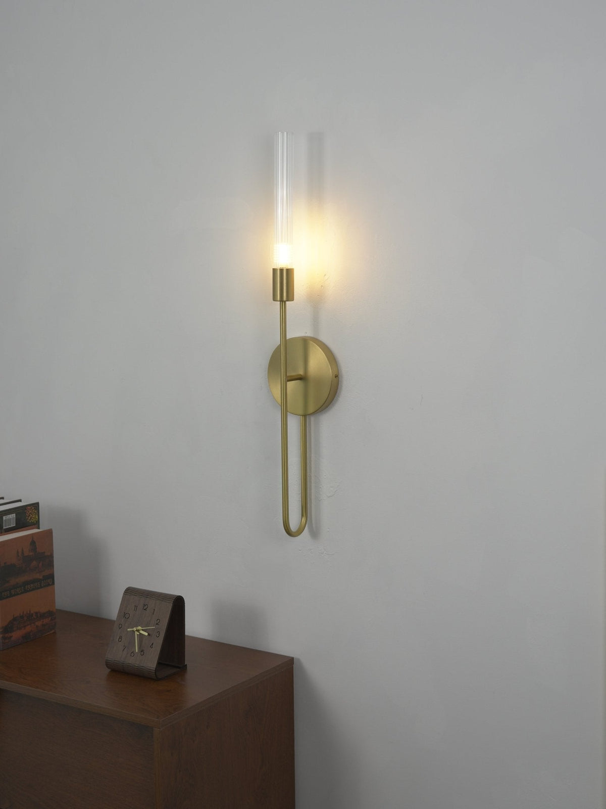 Zedro smukła lampa ścienna ze szkła