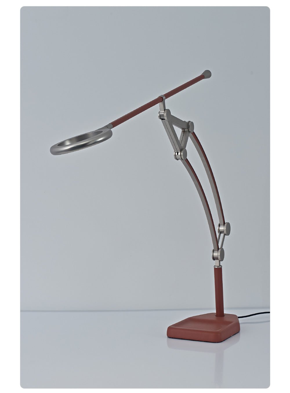 Valombre regulowana lampa stołowa z ruchomą głowicą