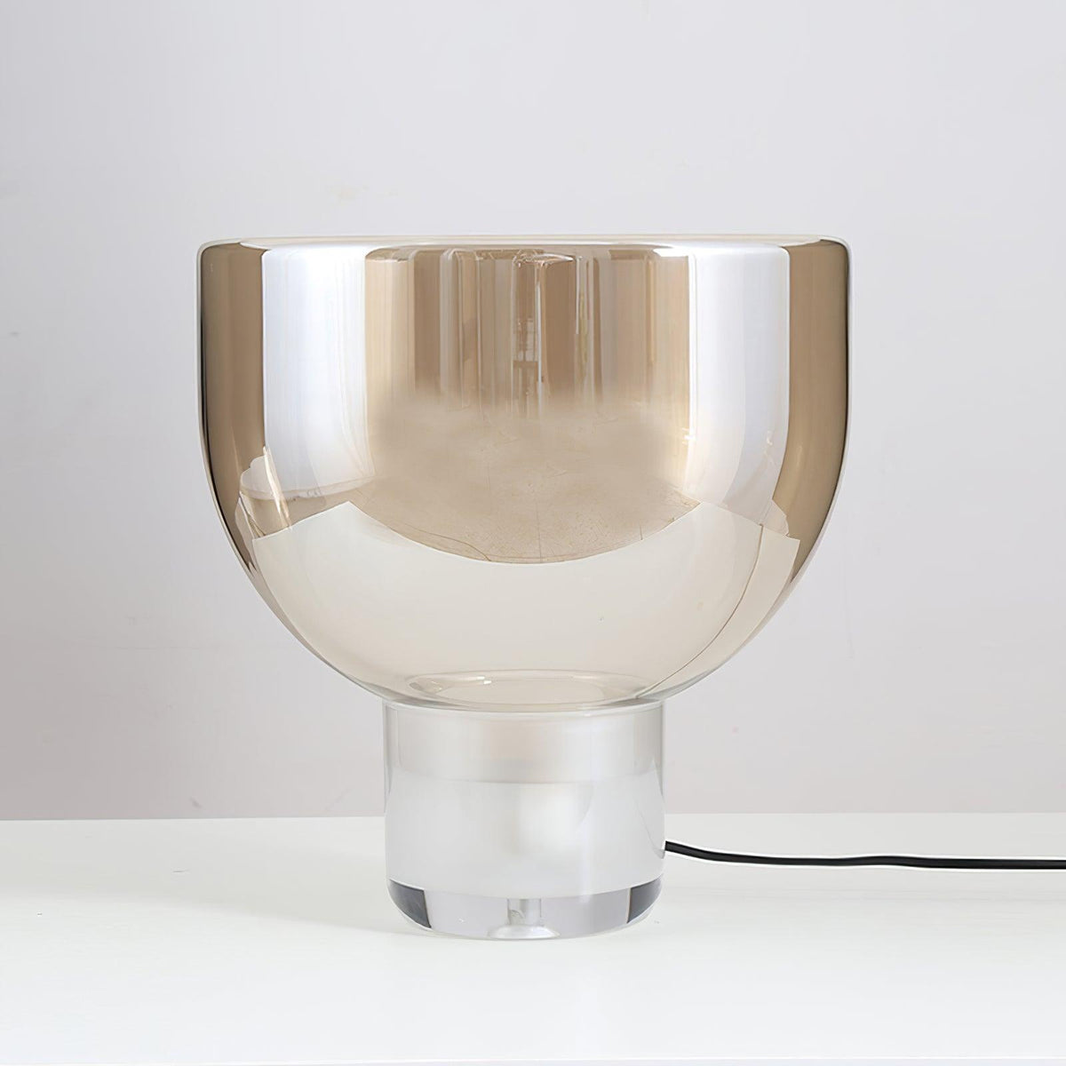 Cavm elegancka lampa stołowa ze szkła