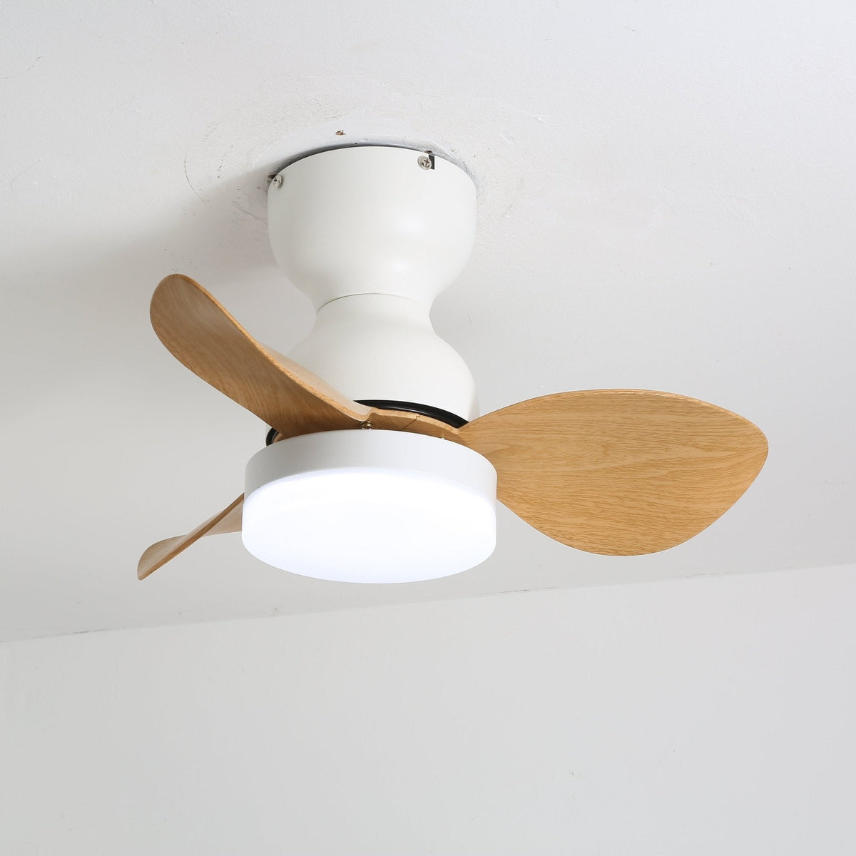 Renuina lampa sufitowa z wentylatorem
