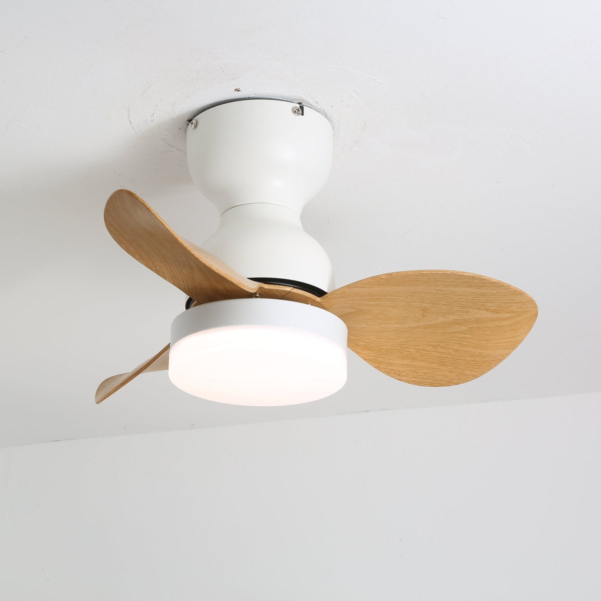 Renuina lampa sufitowa z wentylatorem