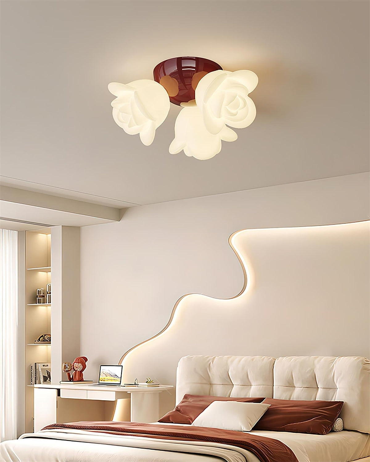 Lampa sufitowa z metalową rozetą i PE w kształcie róży, artystyczny akcent kwiatowy
