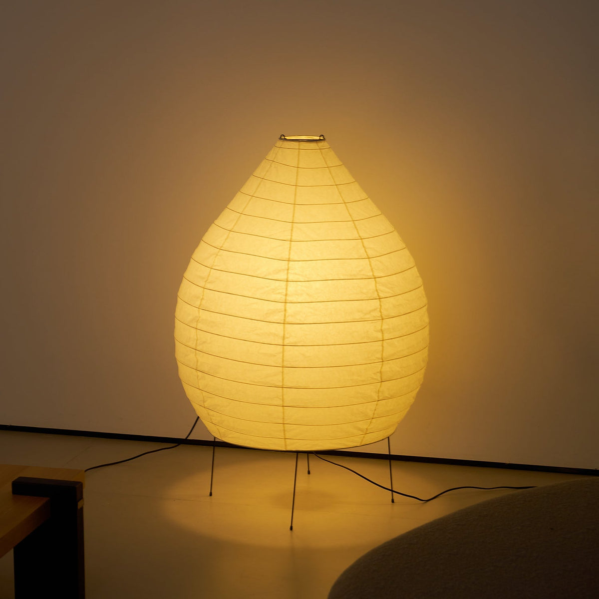 Viraiviella nowoczesna lampa stojąca