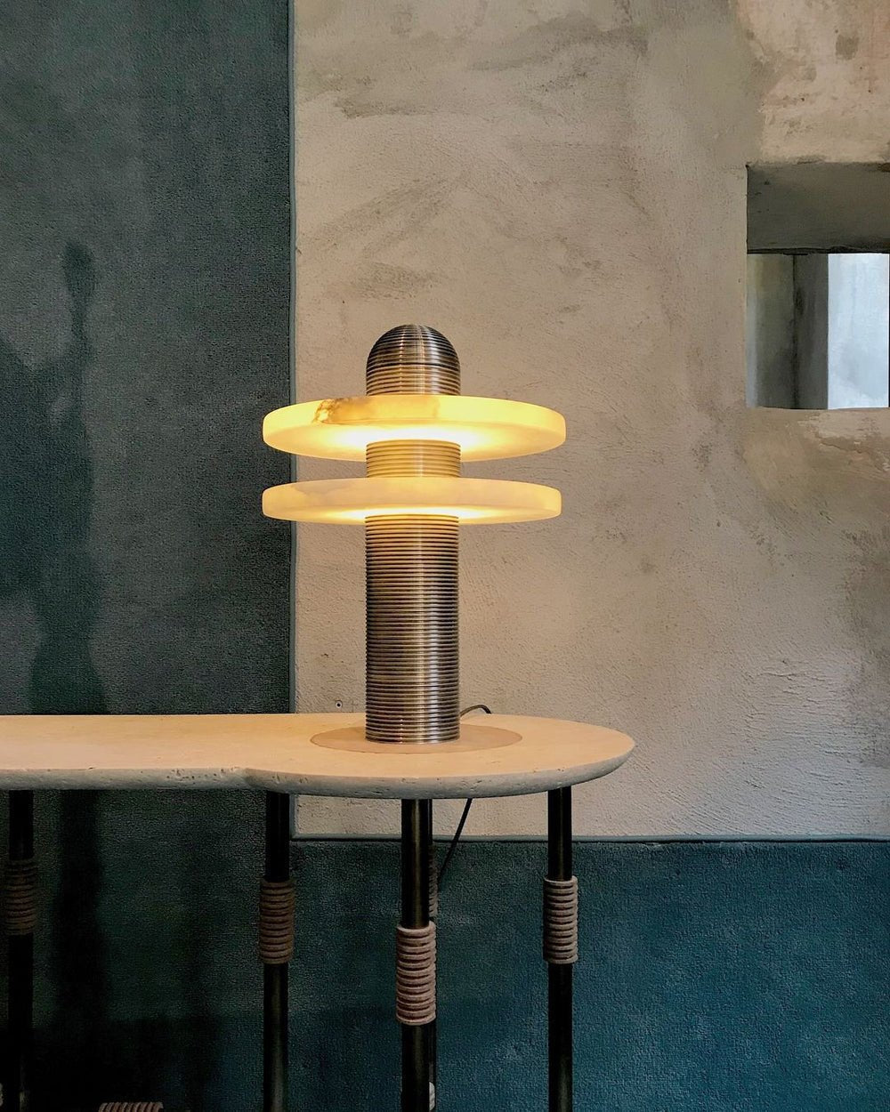 Nerio nowoczesna lampa stołowa z alabastrem