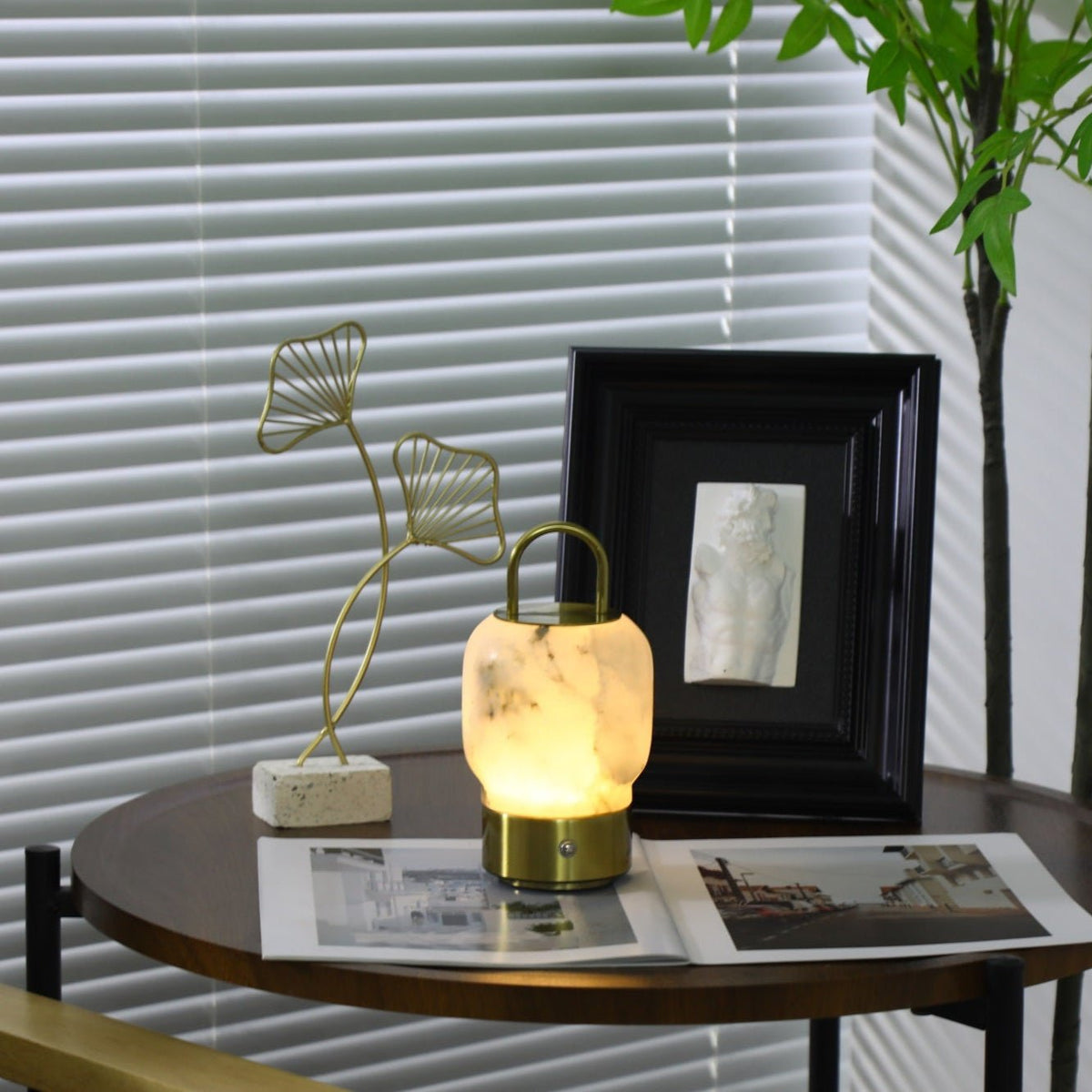 Oramith Alabaster przenośna, ładowana akumulatorem lampa stołowa