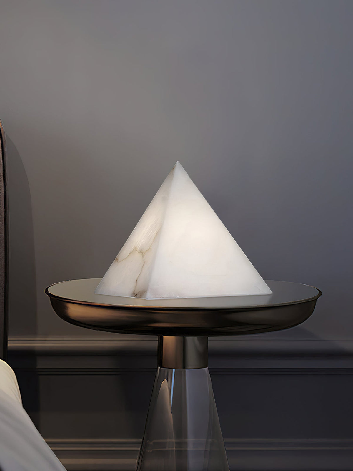 Lampa stołowa Sorirette w kształcie piramidy