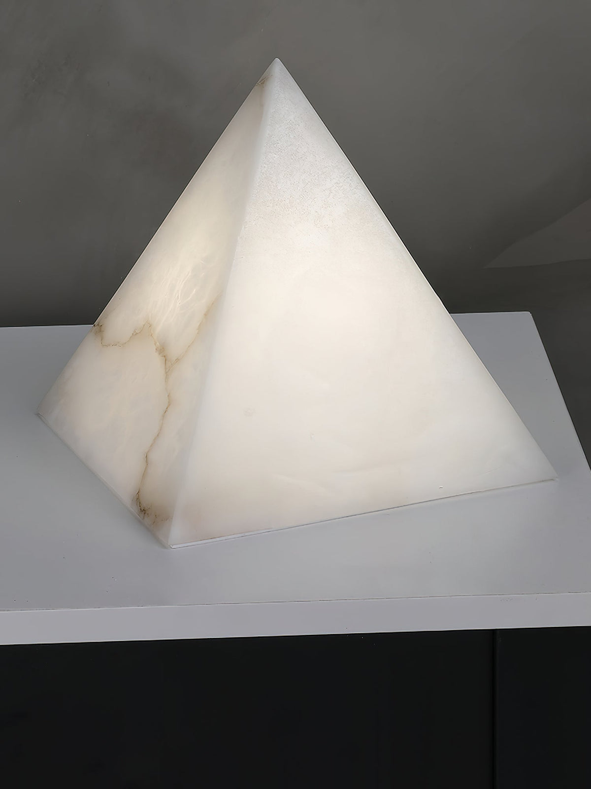 Lampa stołowa Sorirette w kształcie piramidy