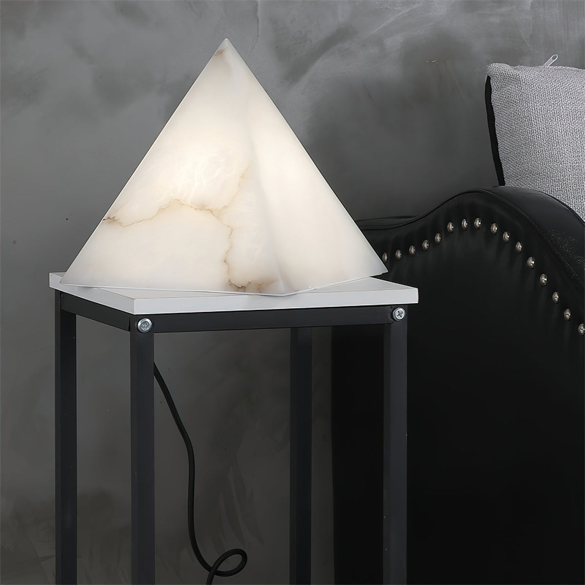 Lampa stołowa Sorirette w kształcie piramidy