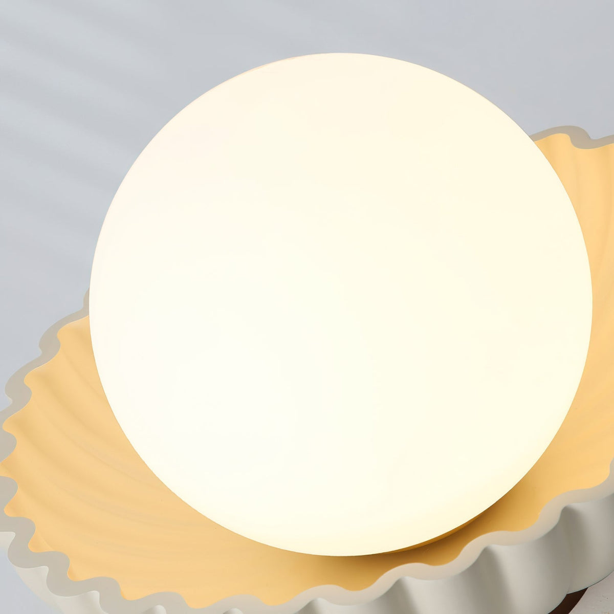 Scallop Glow lampa sufitowa montowana bezpośrednio ze szkła
