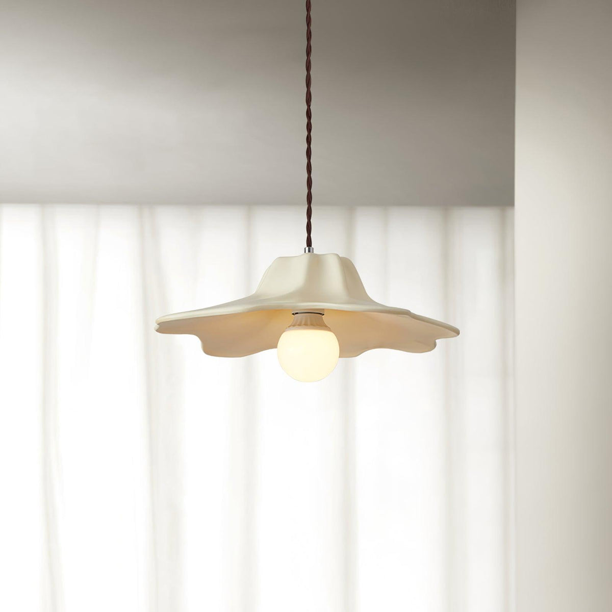 Nyrosis wisząca lampa z żywicy w przytulnym stylu
