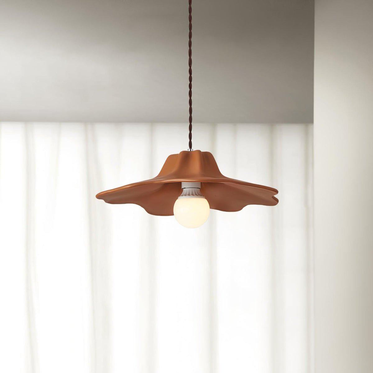 Nyrosis wisząca lampa z żywicy w przytulnym stylu