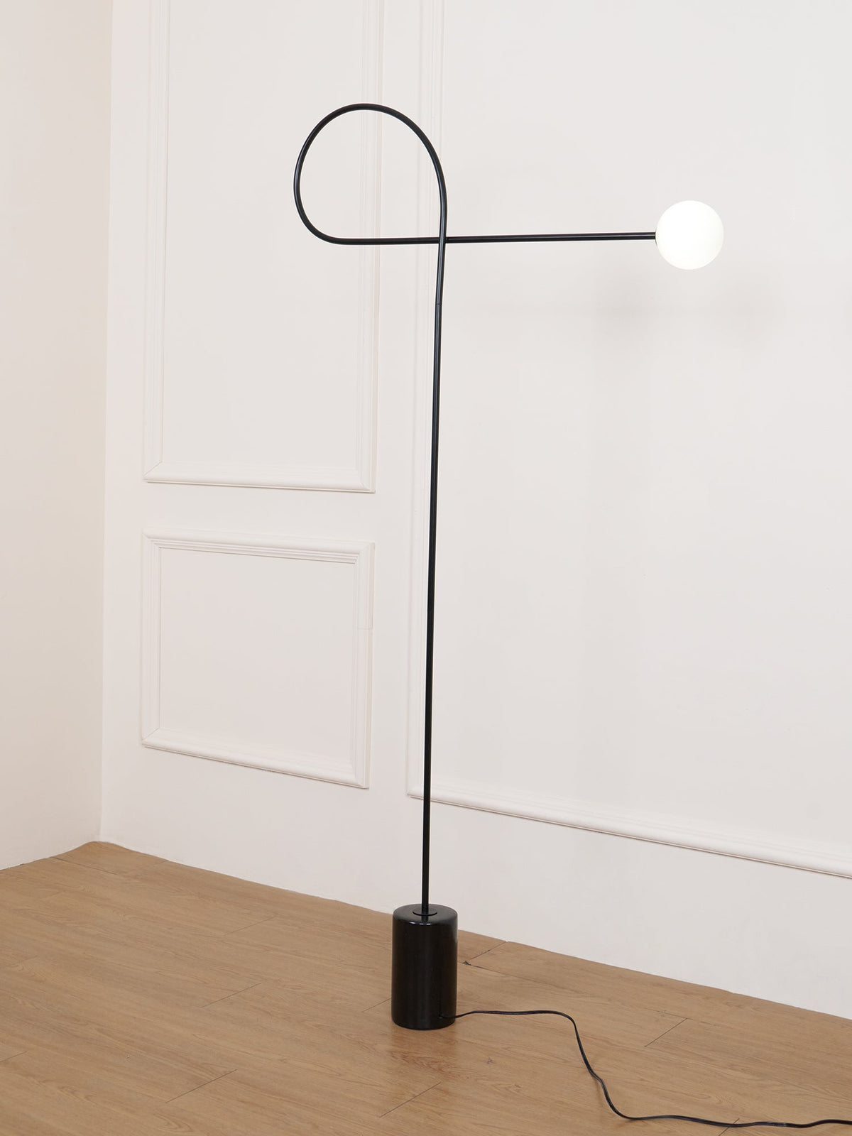 Zanoril rzeźbiarska lampa stojąca