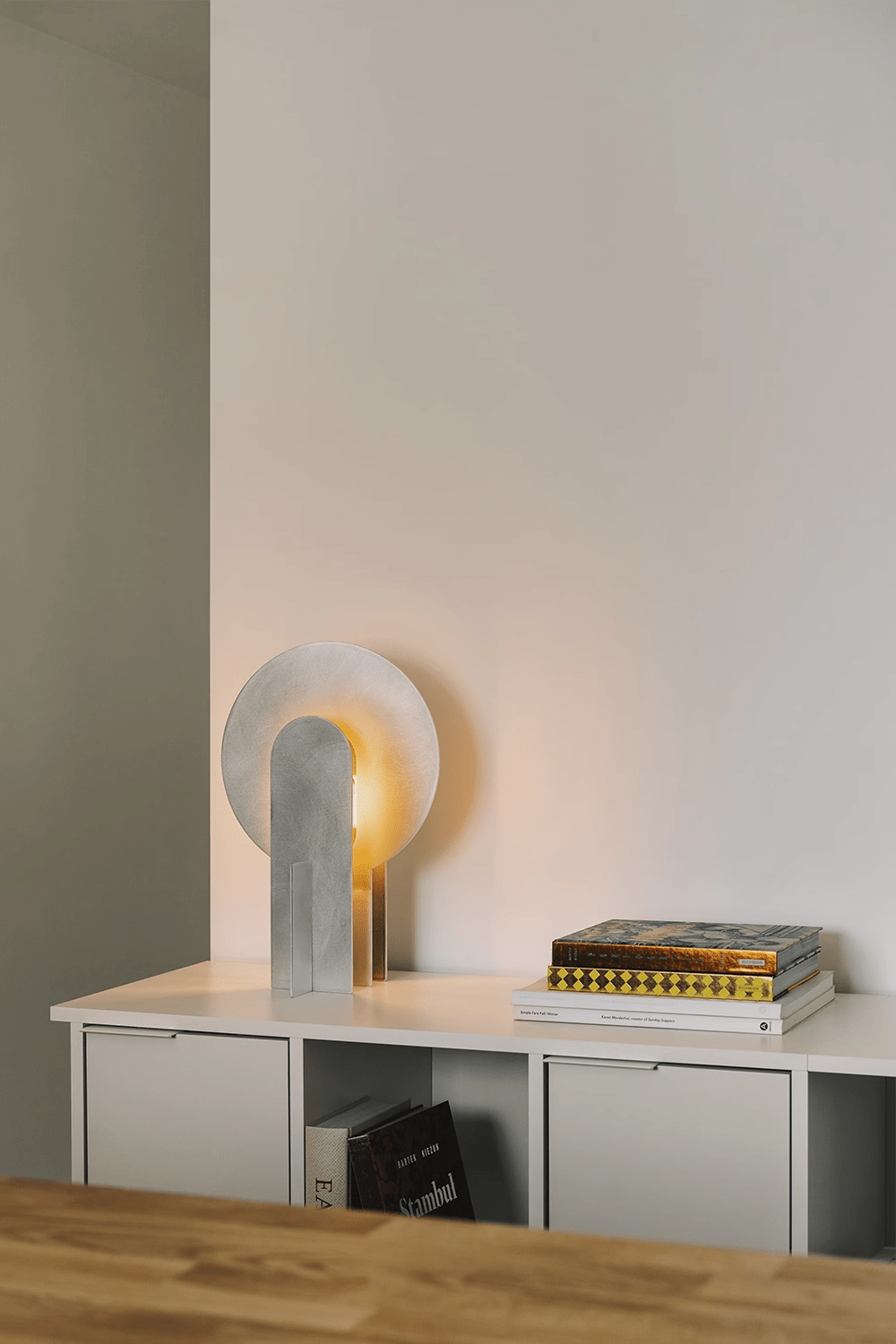 Solvique Arch Marble lampa stołowa