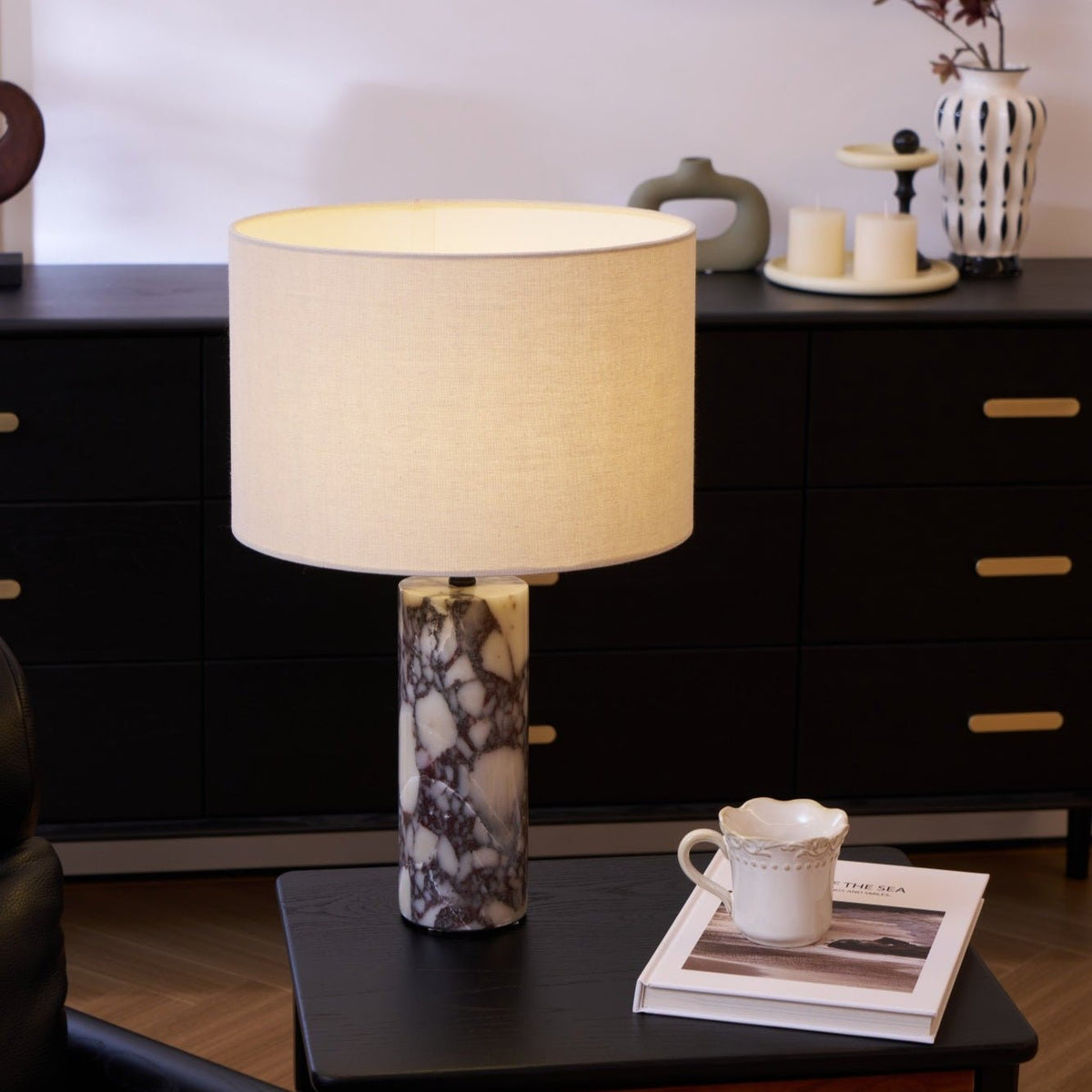 Vivo elegancka lampa stołowa z marmuru