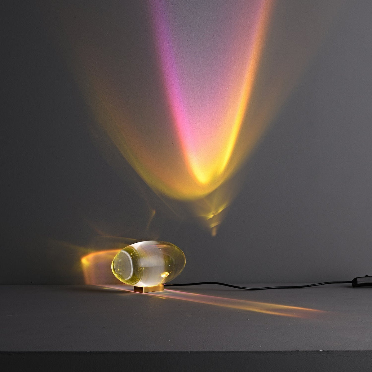 Solarece minimalistyczna lampa stołowa ze szkła