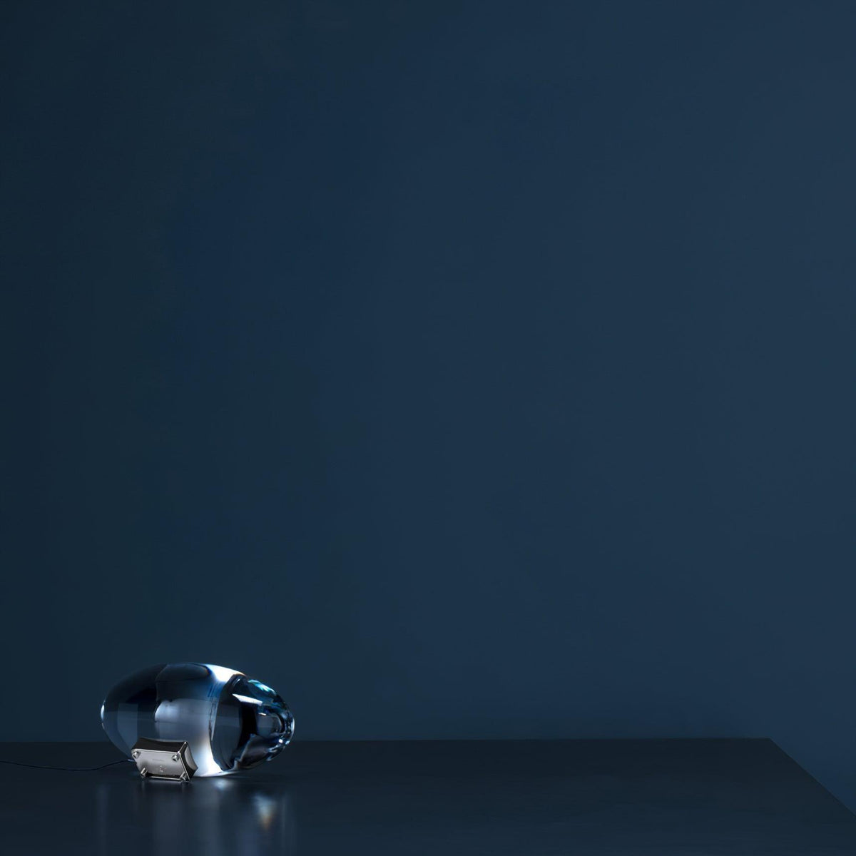 Solarece minimalistyczna lampa stołowa ze szkła