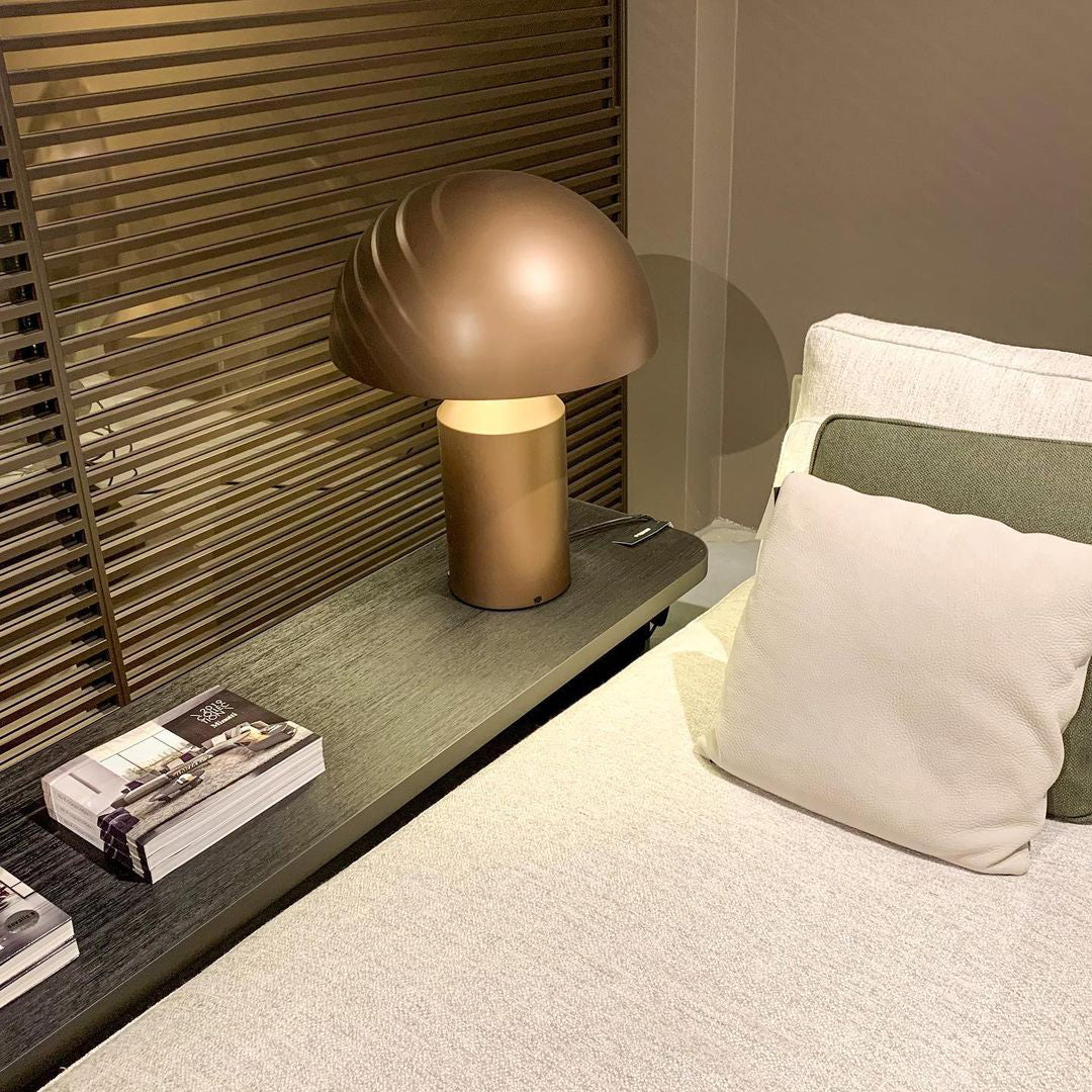 Selisina minimalistyczna lampa stołowa o stylu przemysłowym