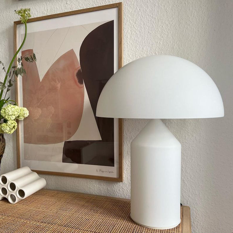 Selisina minimalistyczna lampa stołowa o stylu przemysłowym