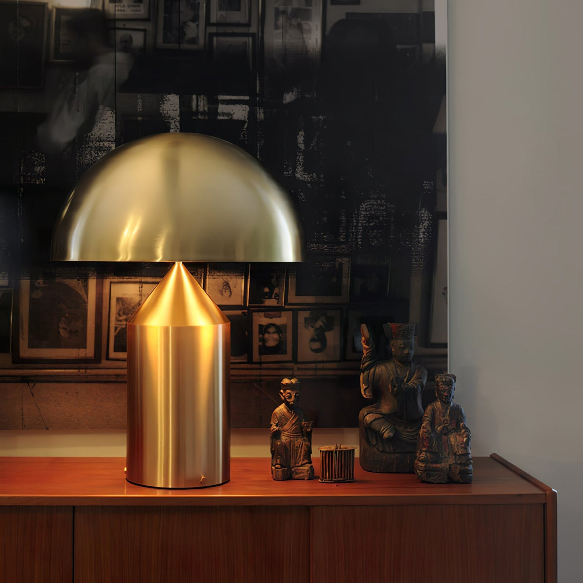 Selisina minimalistyczna lampa stołowa o stylu przemysłowym