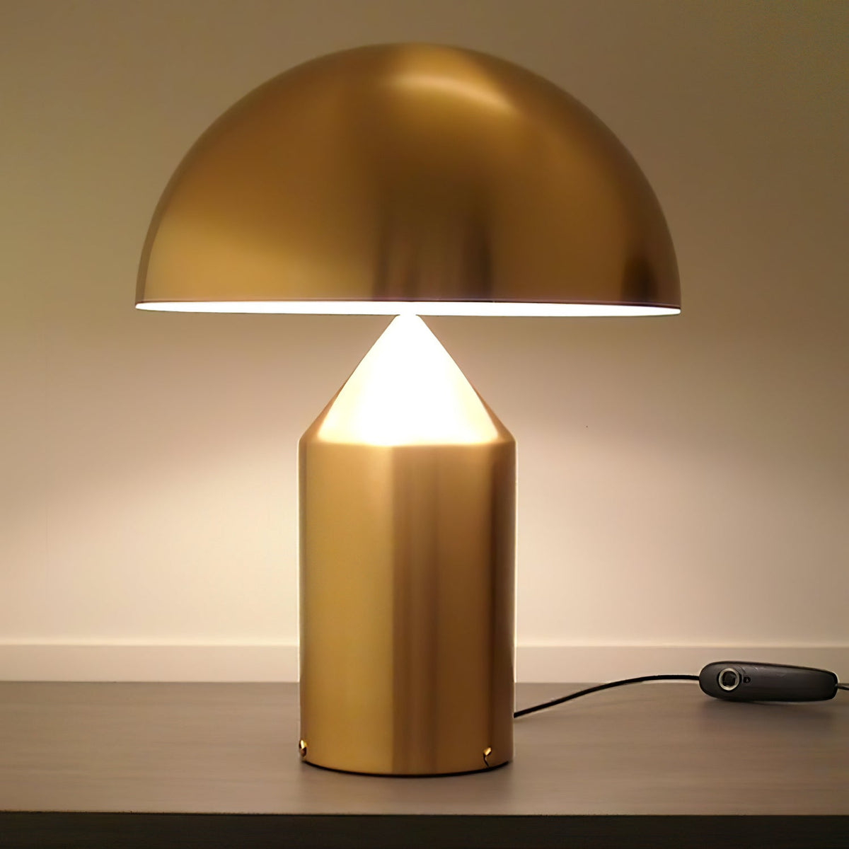 Selisina minimalistyczna lampa stołowa o stylu przemysłowym