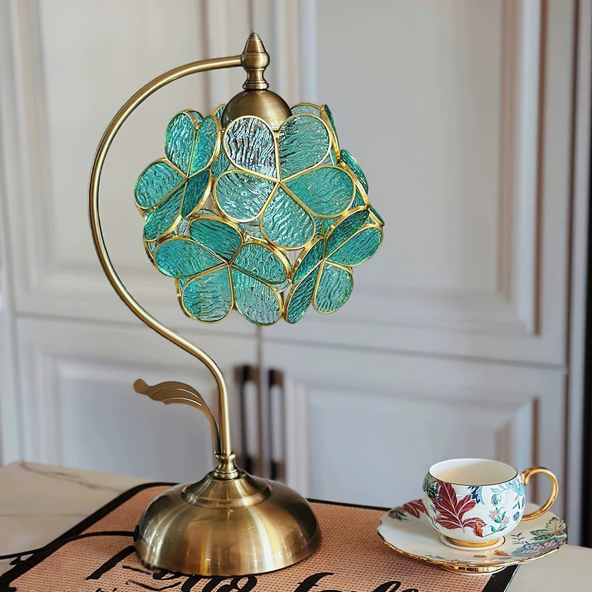 Lampa stołowa Aurelia Leaf ze szkła