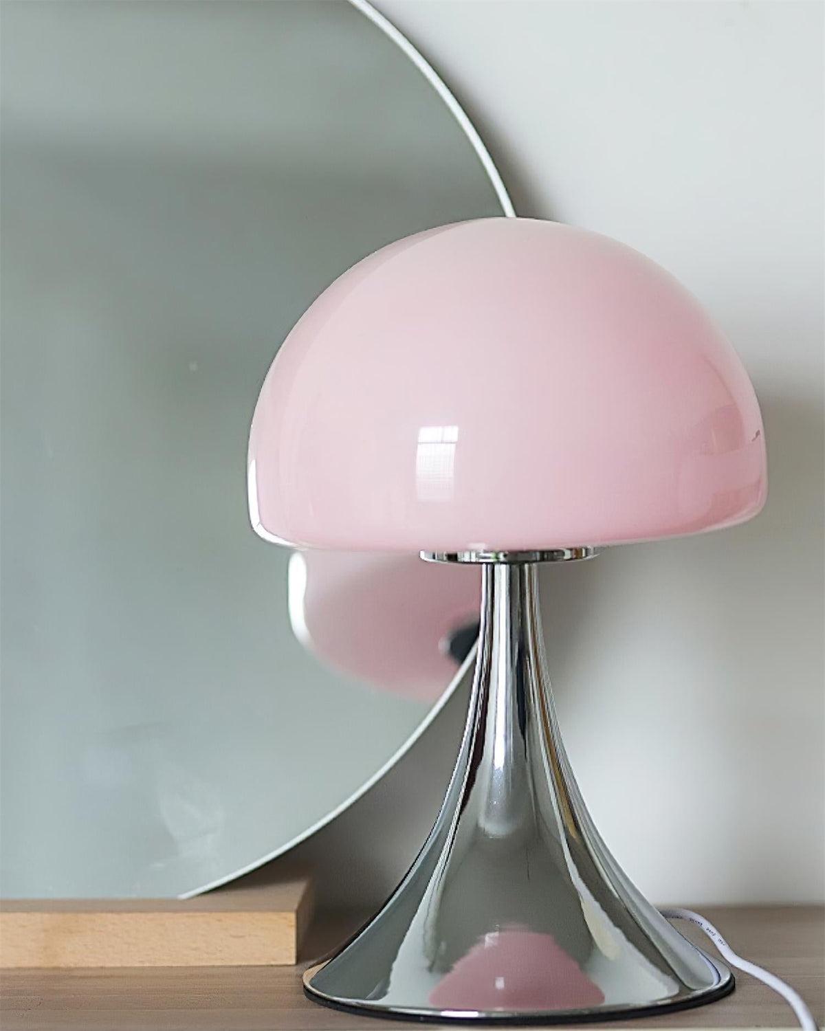 Viraalelle lampa stołowa