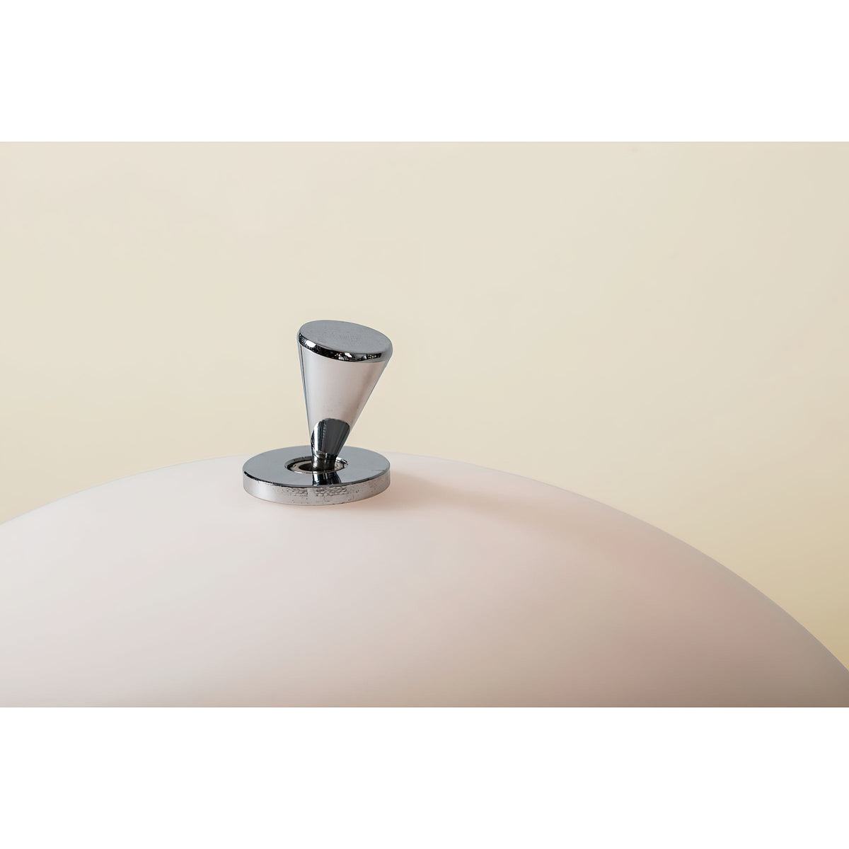 Lampa stołowa Auret z wbudowaną baterią