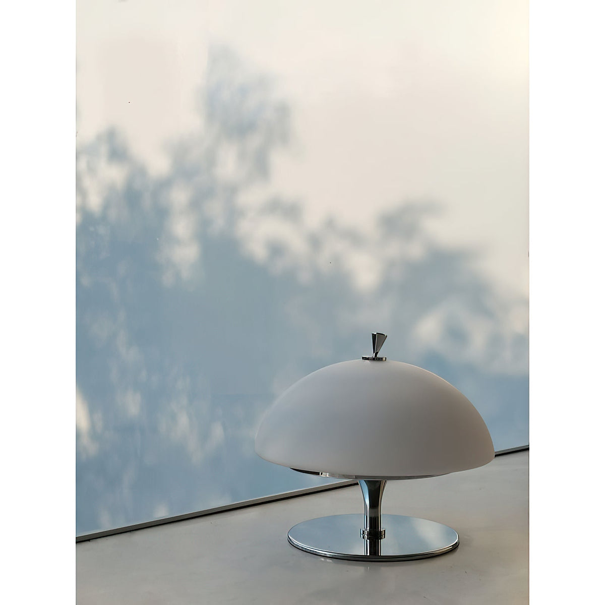 Lampa stołowa Auret z wbudowaną baterią
