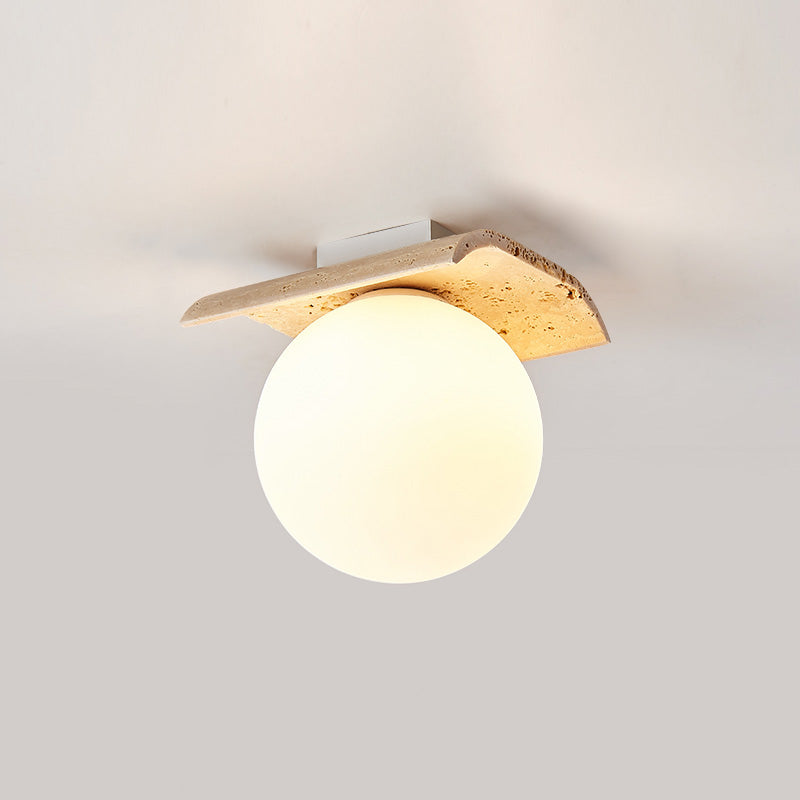 Serenaya kulista lampa sufitowa ze szkła i travertinu