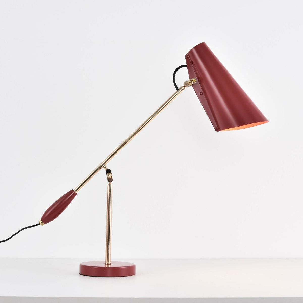 Orbix stalowa lampa stołowa w stylu z połowy wieku