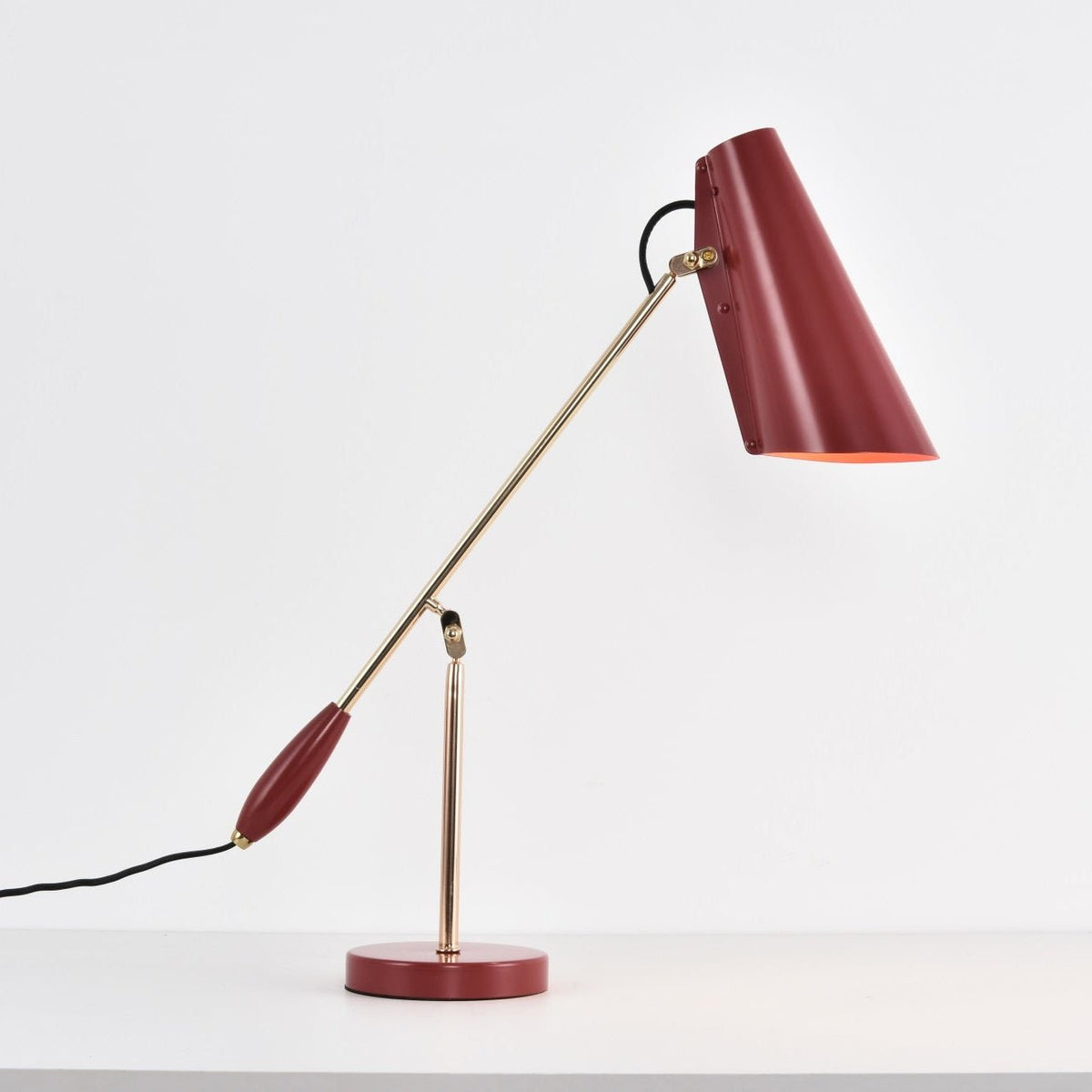 Orbix stalowa lampa stołowa w stylu z połowy wieku