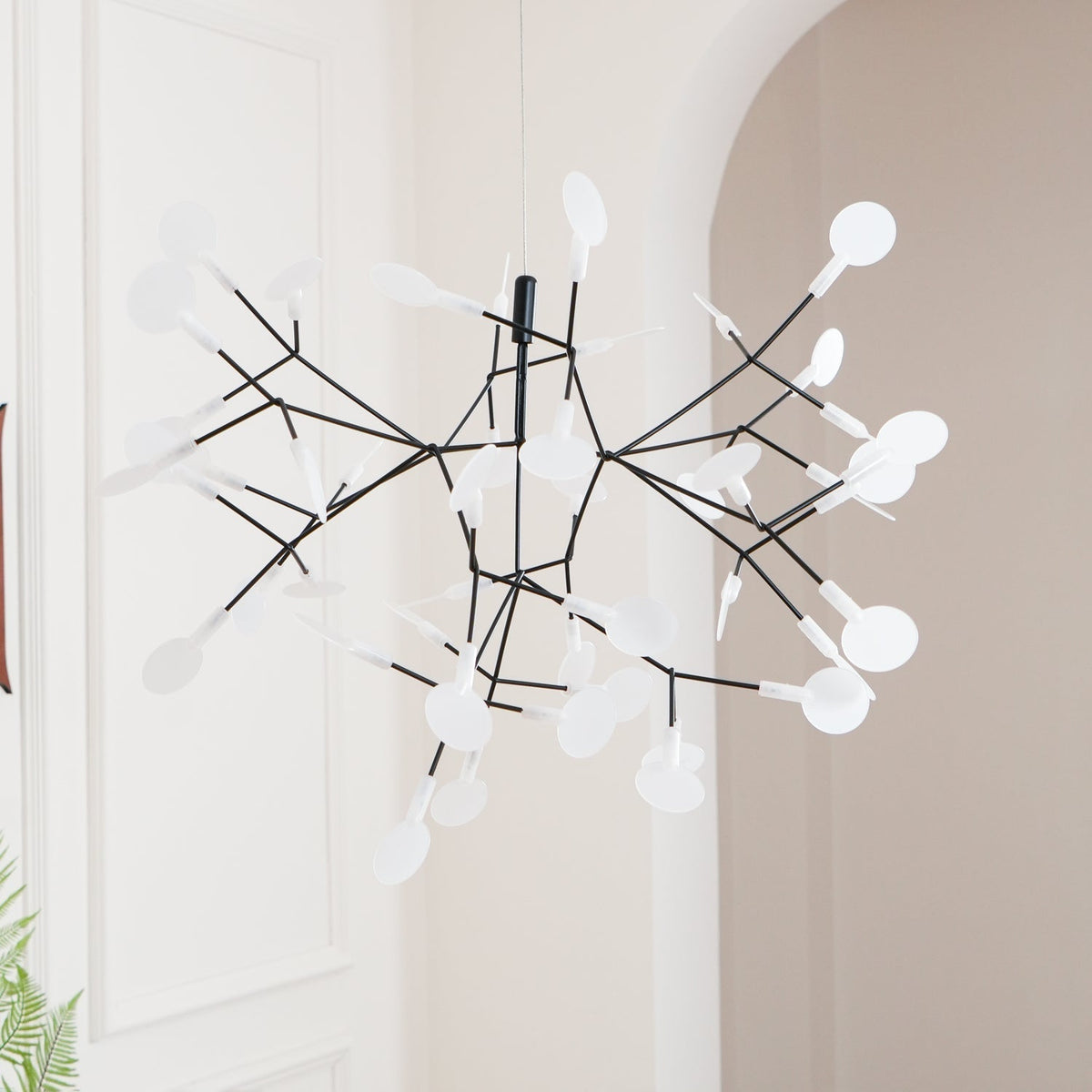 Czarny żyrandol Firefly LED