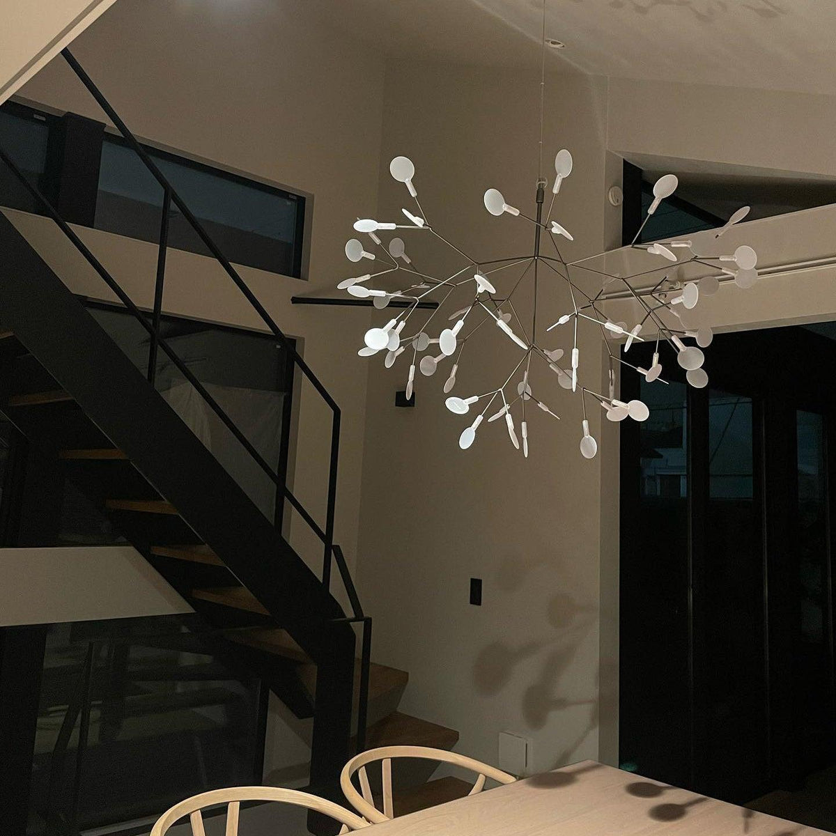 Czarny żyrandol Firefly LED