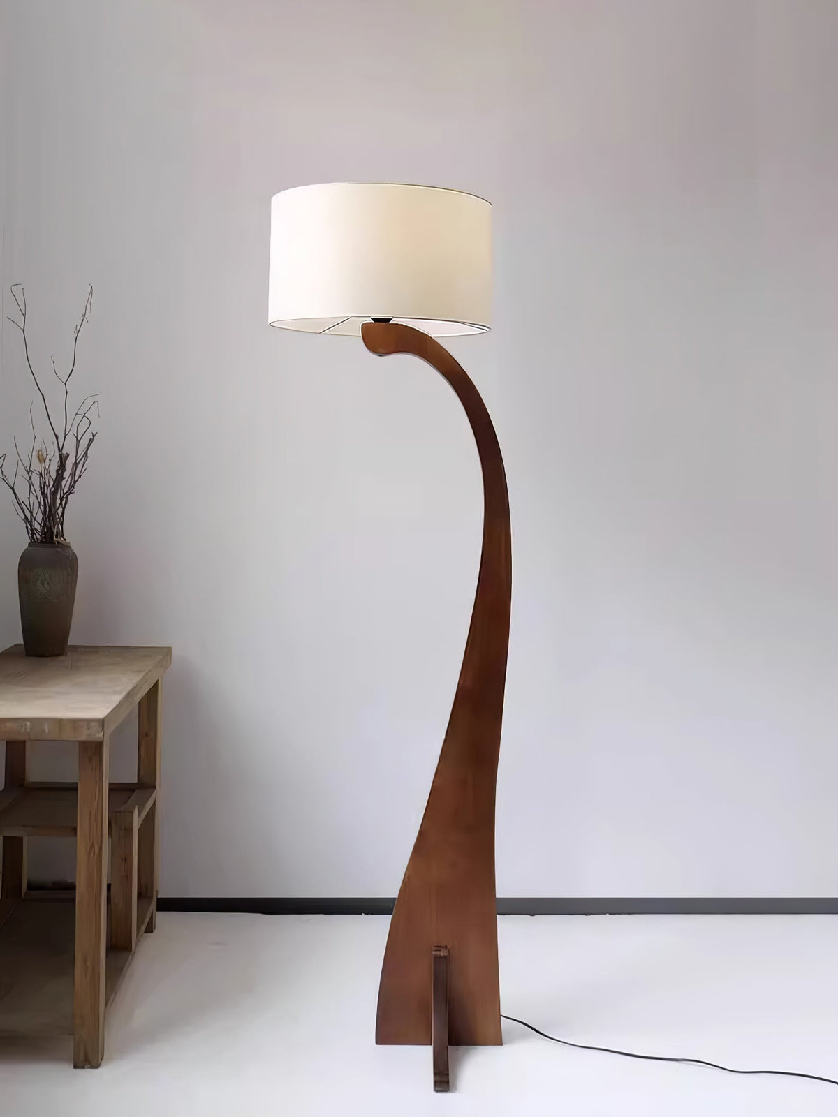 Viraineria nordycka lampa stojąca Arc