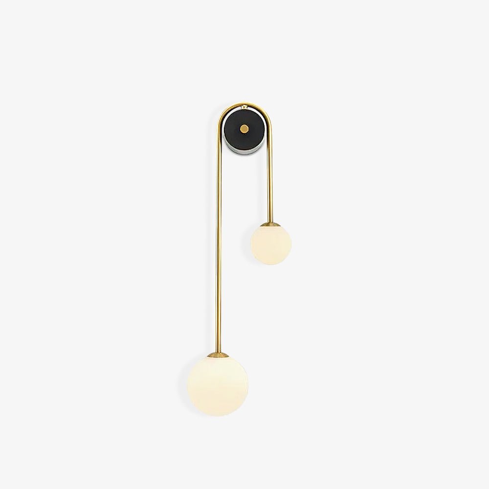 Elaro mosiężna lampa ścienna z łukowatą ramą
