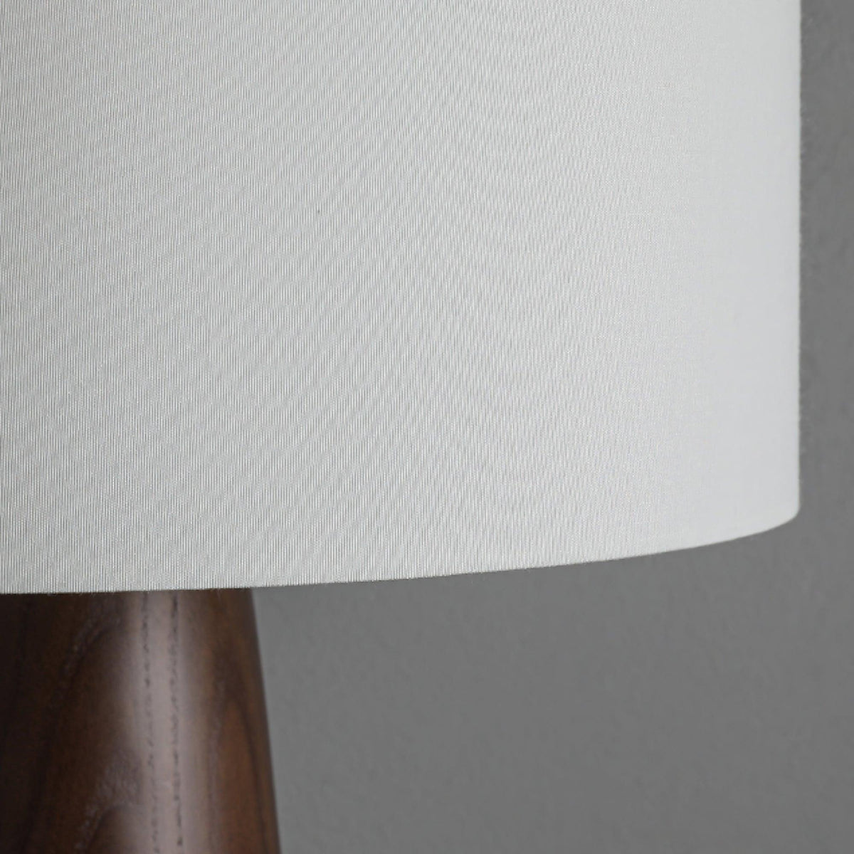 Lampa stołowa minimalistyczna ze szkła