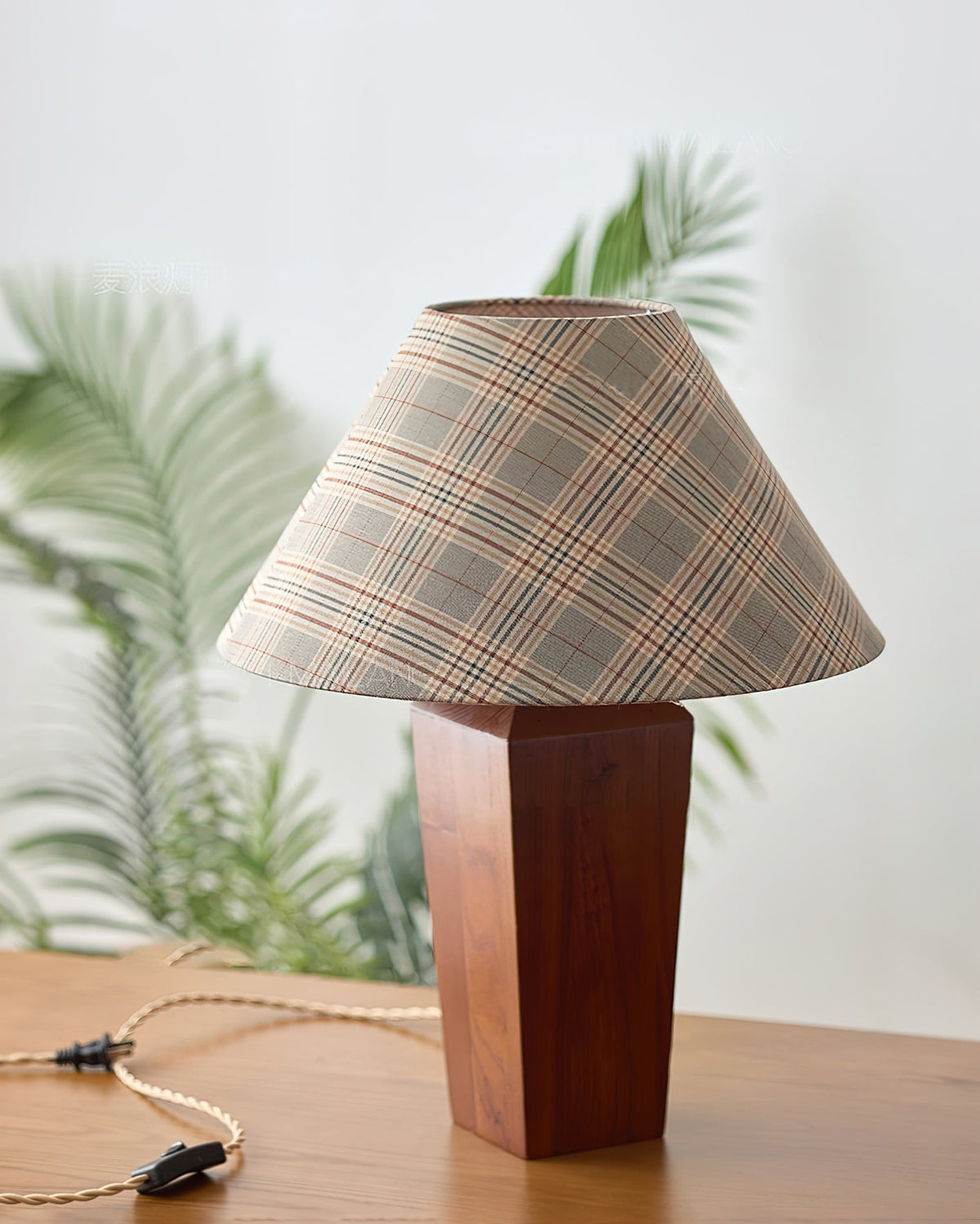 Reniniella lampa stołowa