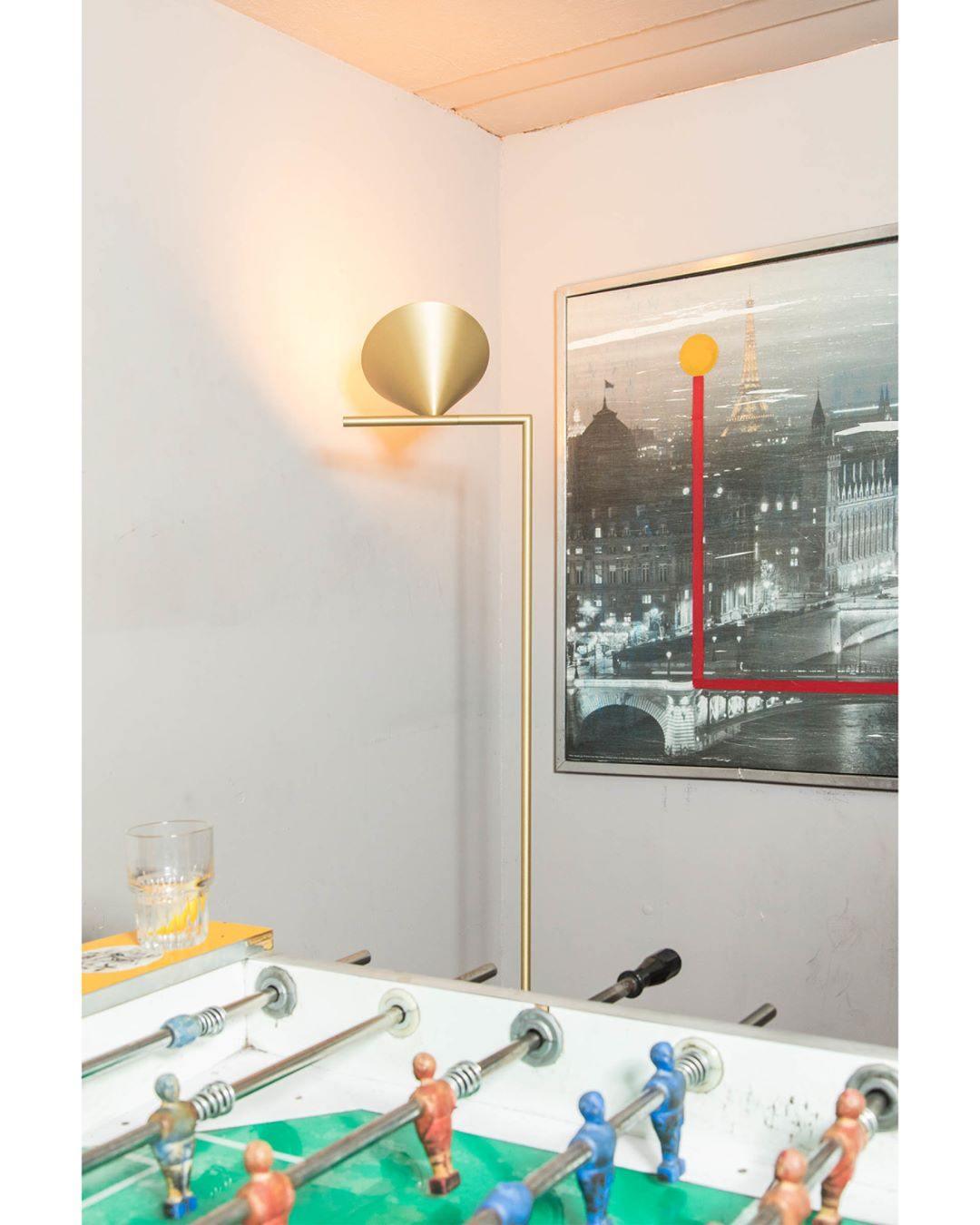 Nell minimalistyczna lampa stojąca