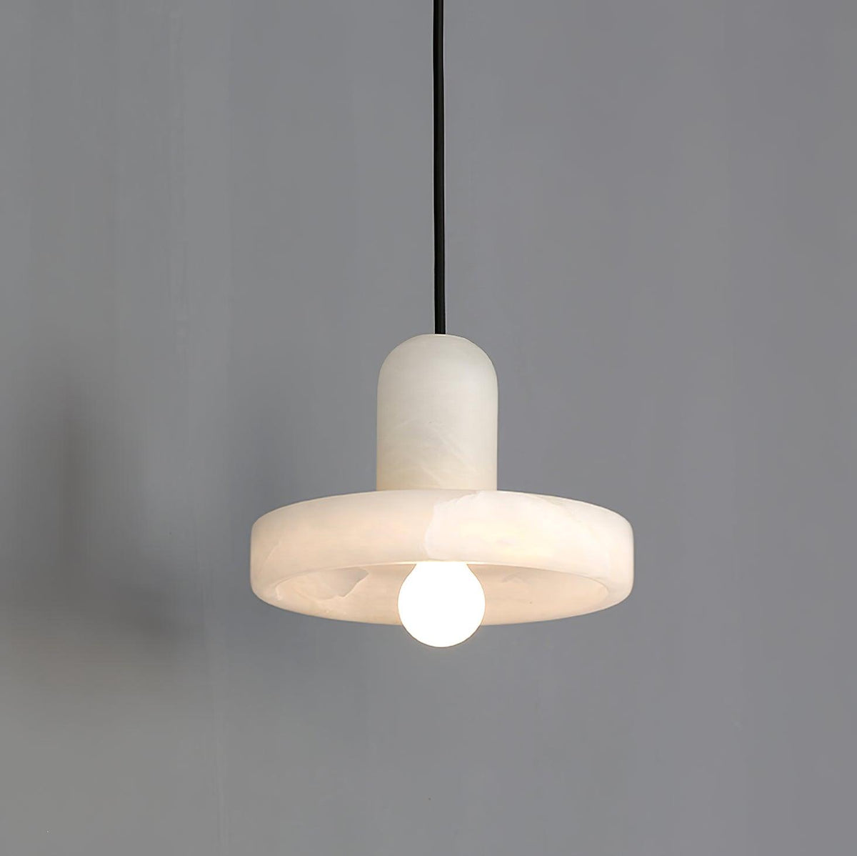 Eirven wisząca lampa ze szkła alabastrowego w układzie nakładkowym