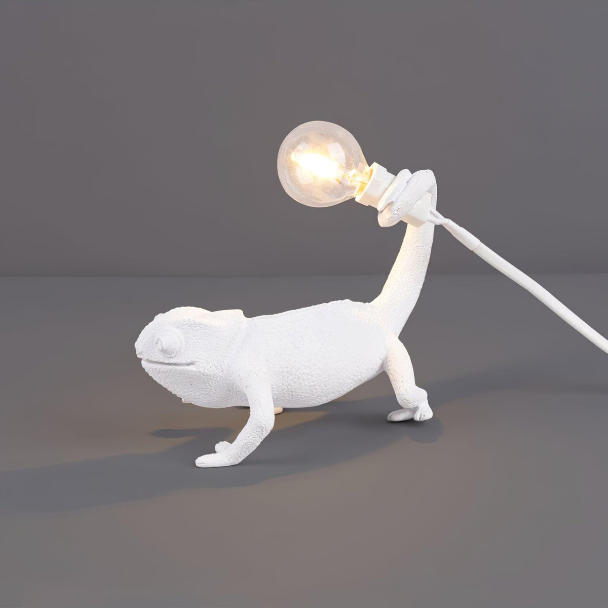 Orelanaya lampa stołowa