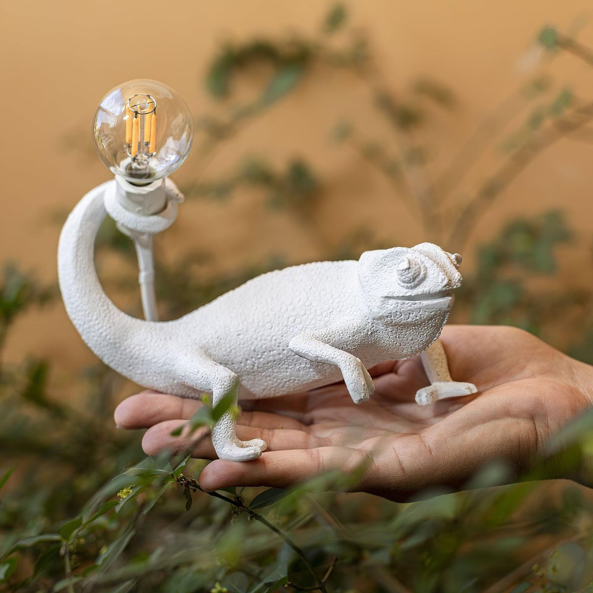 Orelanaya lampa stołowa