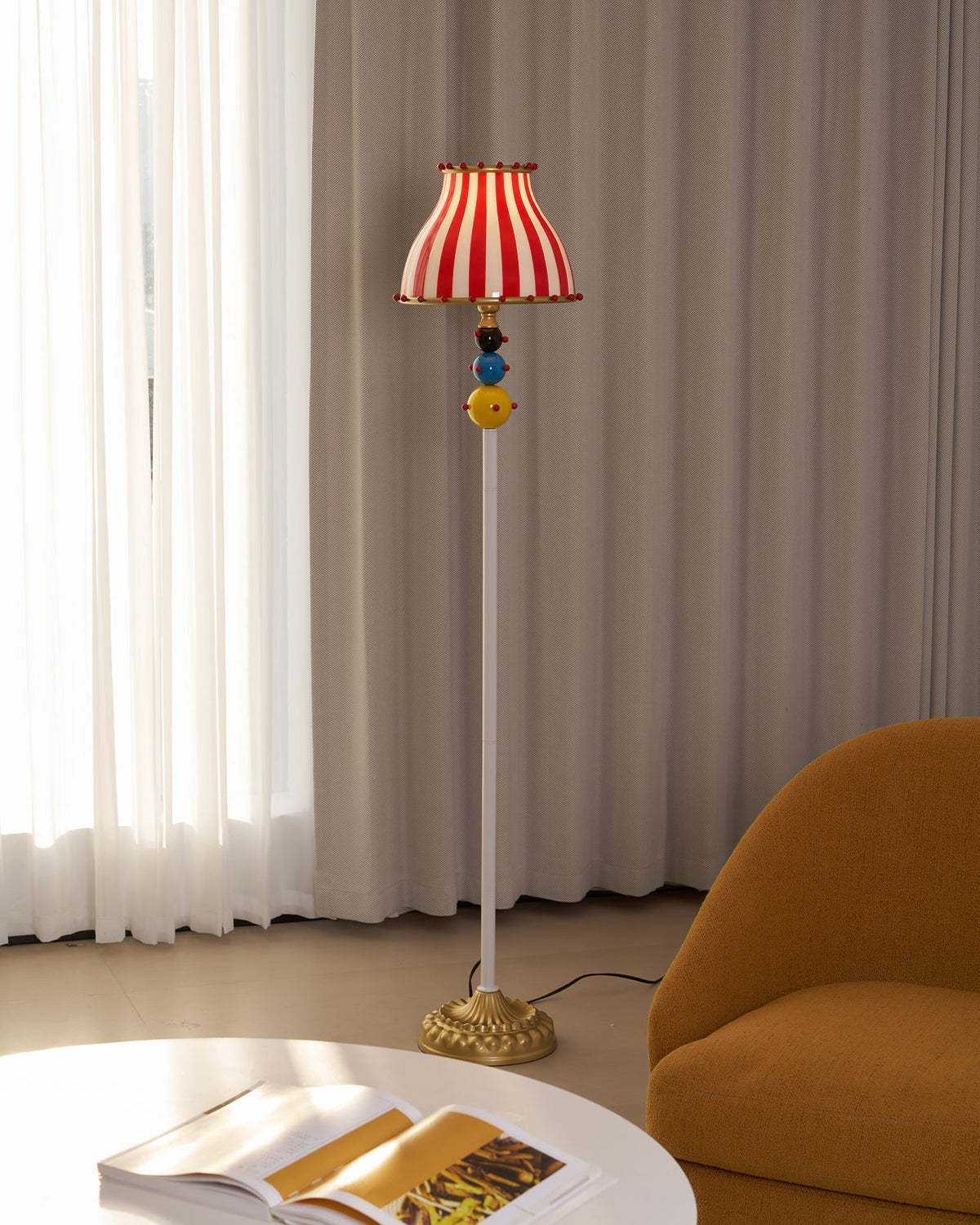 Teriaaine lampa stojąca