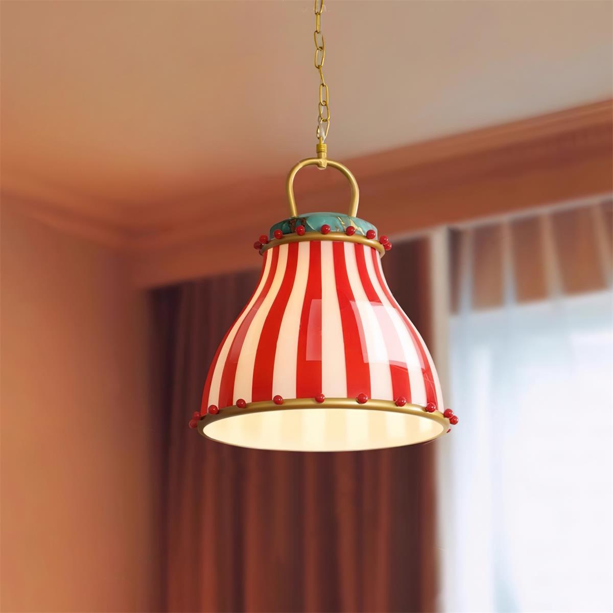 Lampa wisząca ze szkła w czerwono-białe paski